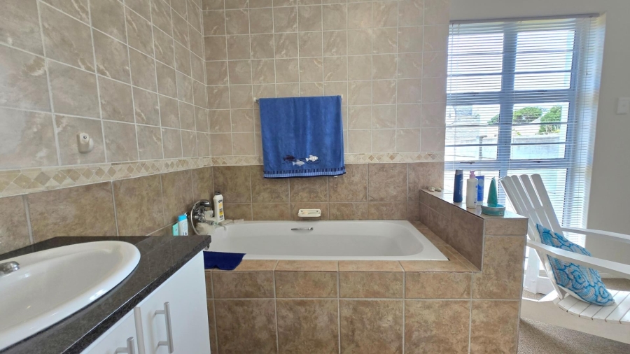 3 Bedroom Property for Sale in Franskraal Western Cape